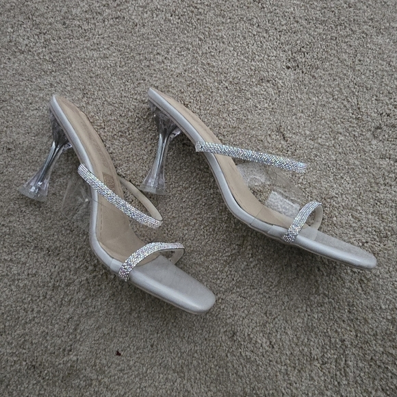 Heels with Rhinestone Decoration - Picture 6 of 9